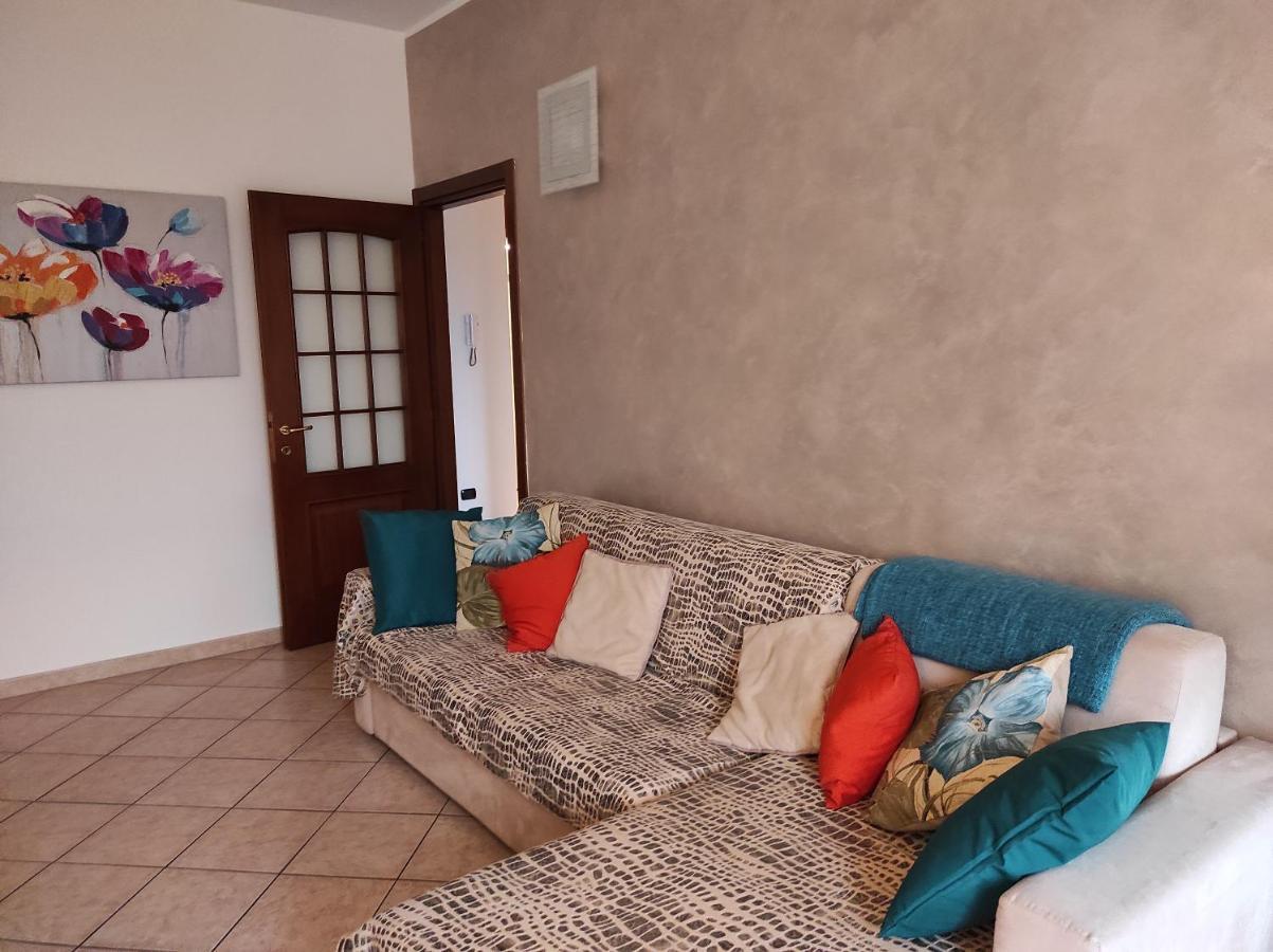 Appartamento Con Terrazzo A 戈尔贡佐拉 外观 照片
